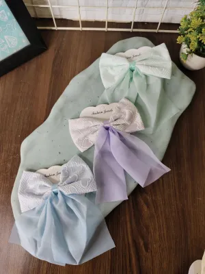 Elegant tail bow